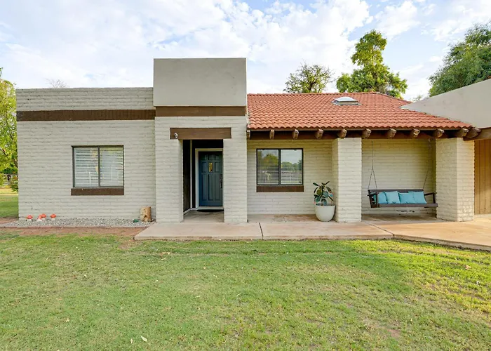 Family On > 2 Acres W/ Stables In Gilbert! Holiday home Gilbert