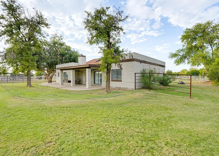 Family On > 2 Acres W/ Stables In Gilbert! Gilbert