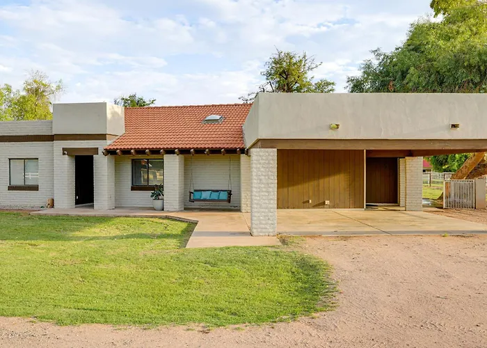 Family On > 2 Acres W/ Stables In Gilbert! Holiday home