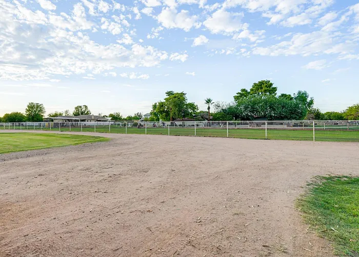 Family On > 2 Acres W/ Stables In Gilbert! Holiday home *